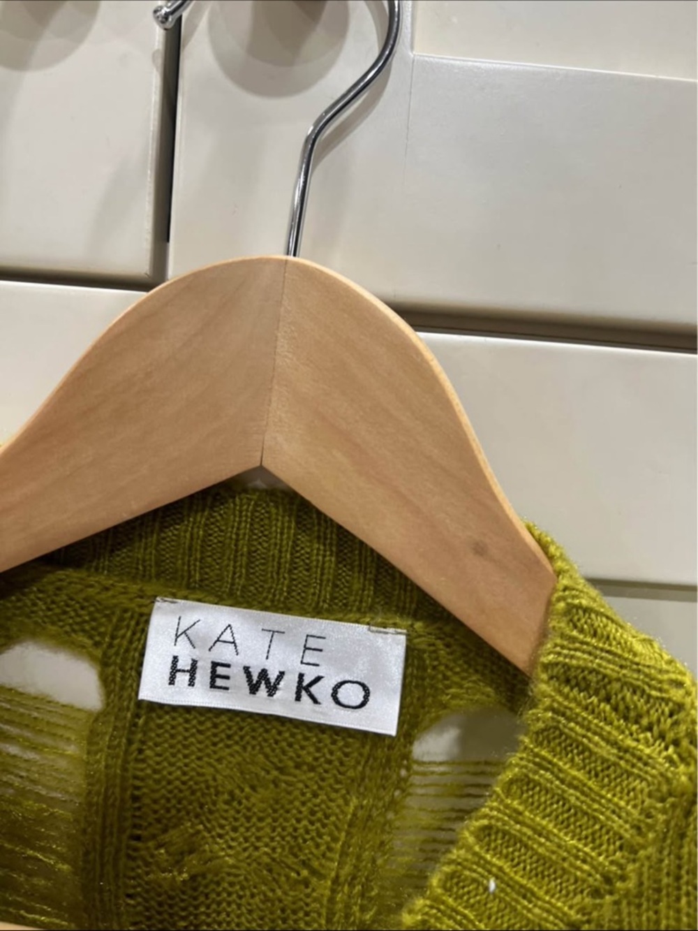 Kate hewko green sweater with cool sleeves - Picture 2 of 2